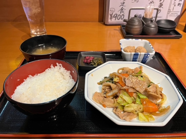 個室串天鮮魚二十四区末広町の美味豚と野菜のスタミナ炒め定食