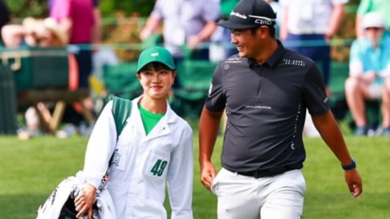 久常涼選手と古川莉月愛さんがマスターズのパー3コンテストで並んで歩いている様子