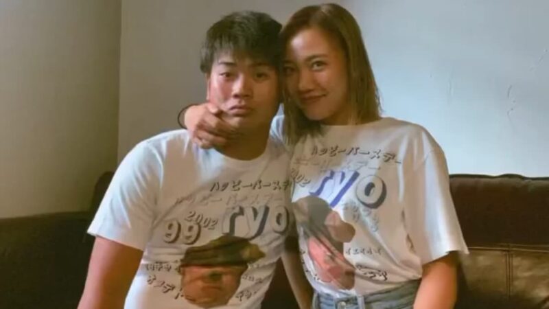 久常涼選手と古川莉月愛さんが並んで撮影している様子