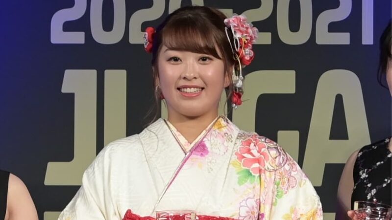 西郷真央選手がJLPGA年間表彰式にお姉さんの着物を着て登場