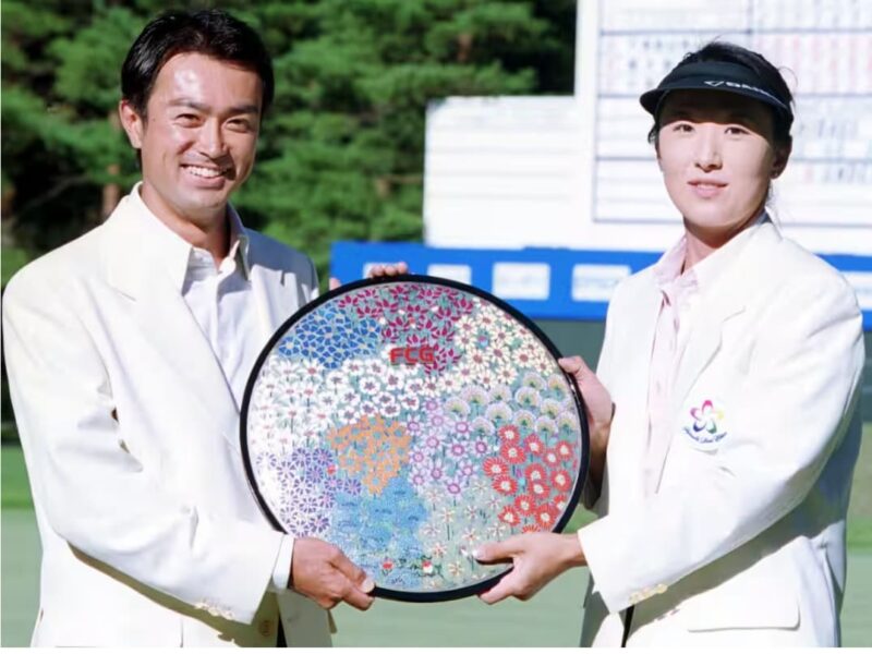 2000年フジサンケイレディス優勝時に記念撮影している様子