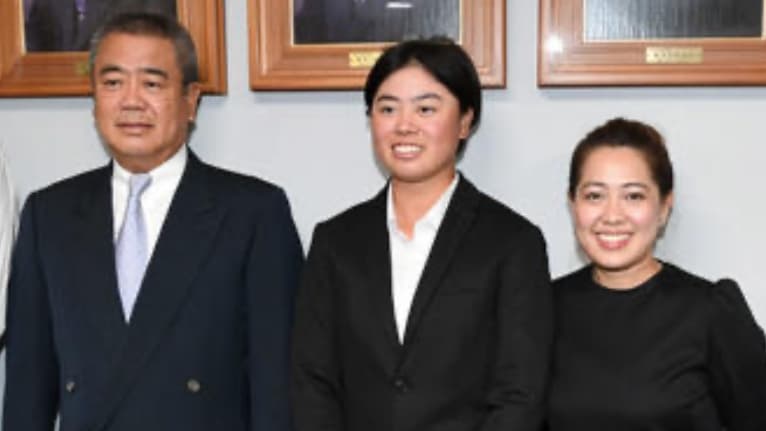 親子で並んで撮影している様子