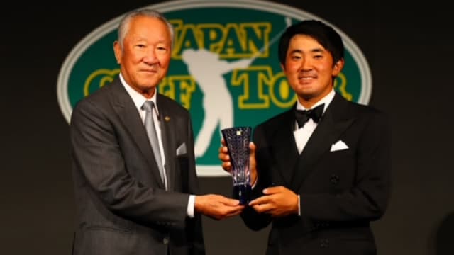 選手の契約ウエアを紹介するイメージ画像