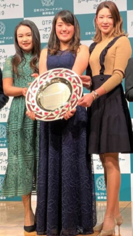 2019年の女子ゴルフルーキー・オブ・ザ・イヤー受賞者を紹介するイメージ画像