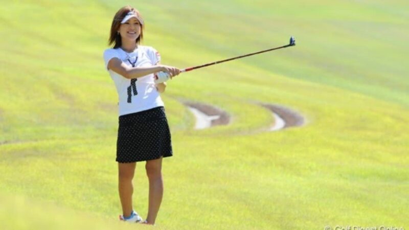 選手がゴルフをプレーしているところを紹介するイメージ画像